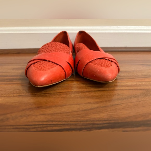 EUC UGG Red pointed toe leather flats - size 8 - summer, red, flashy - Picture 8 of 10